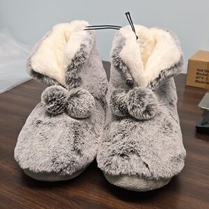 Reitmans Size M Grey White Faux Fur Ankle Bootie Slippers